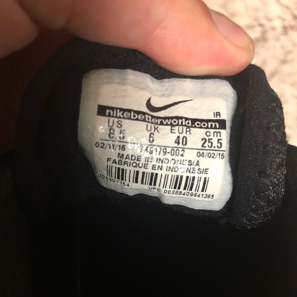Women’s black nike shoes